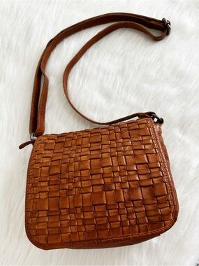 Vilenca Holland Genuine Leather Brown Woven Cognac Crossbody Hobo Bag